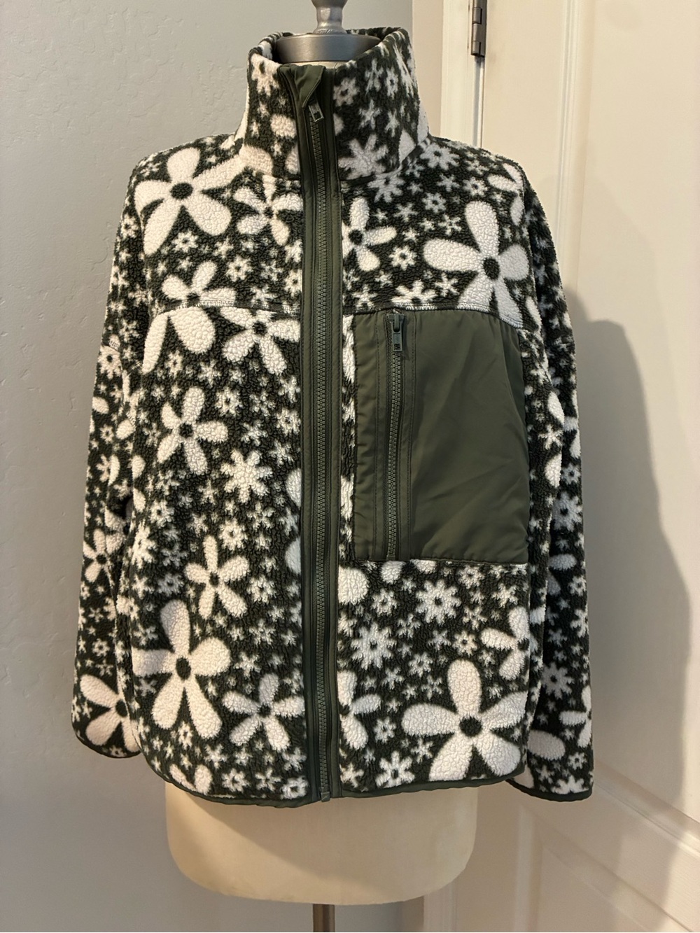 SO Olive & White Floral Sherpa Zip Jacket #70s vibe #hippie